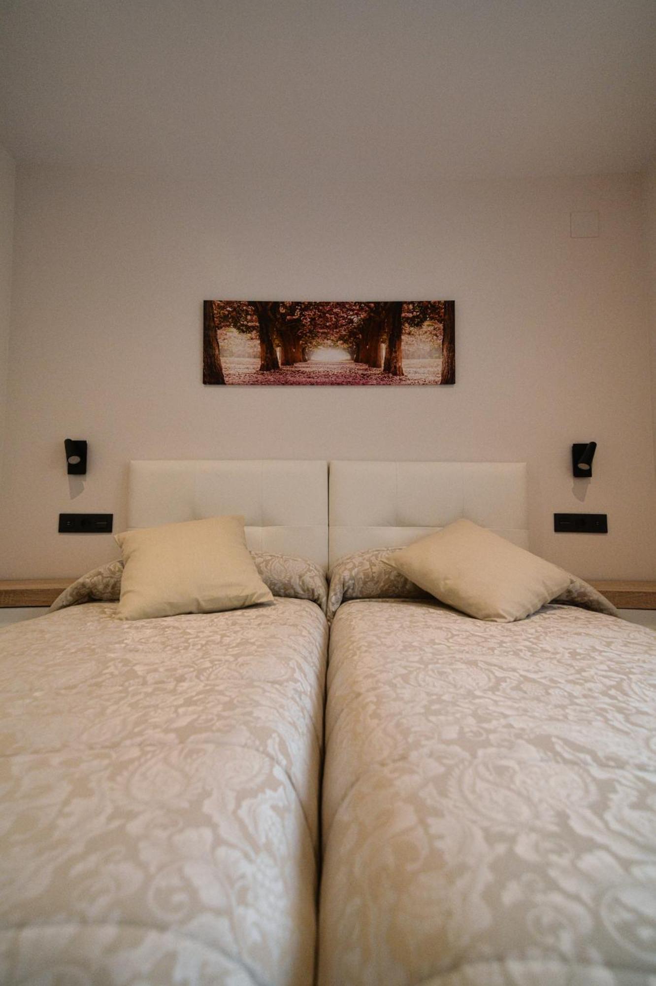 Apartamentos Fuente La Pipa Avin Exterior photo