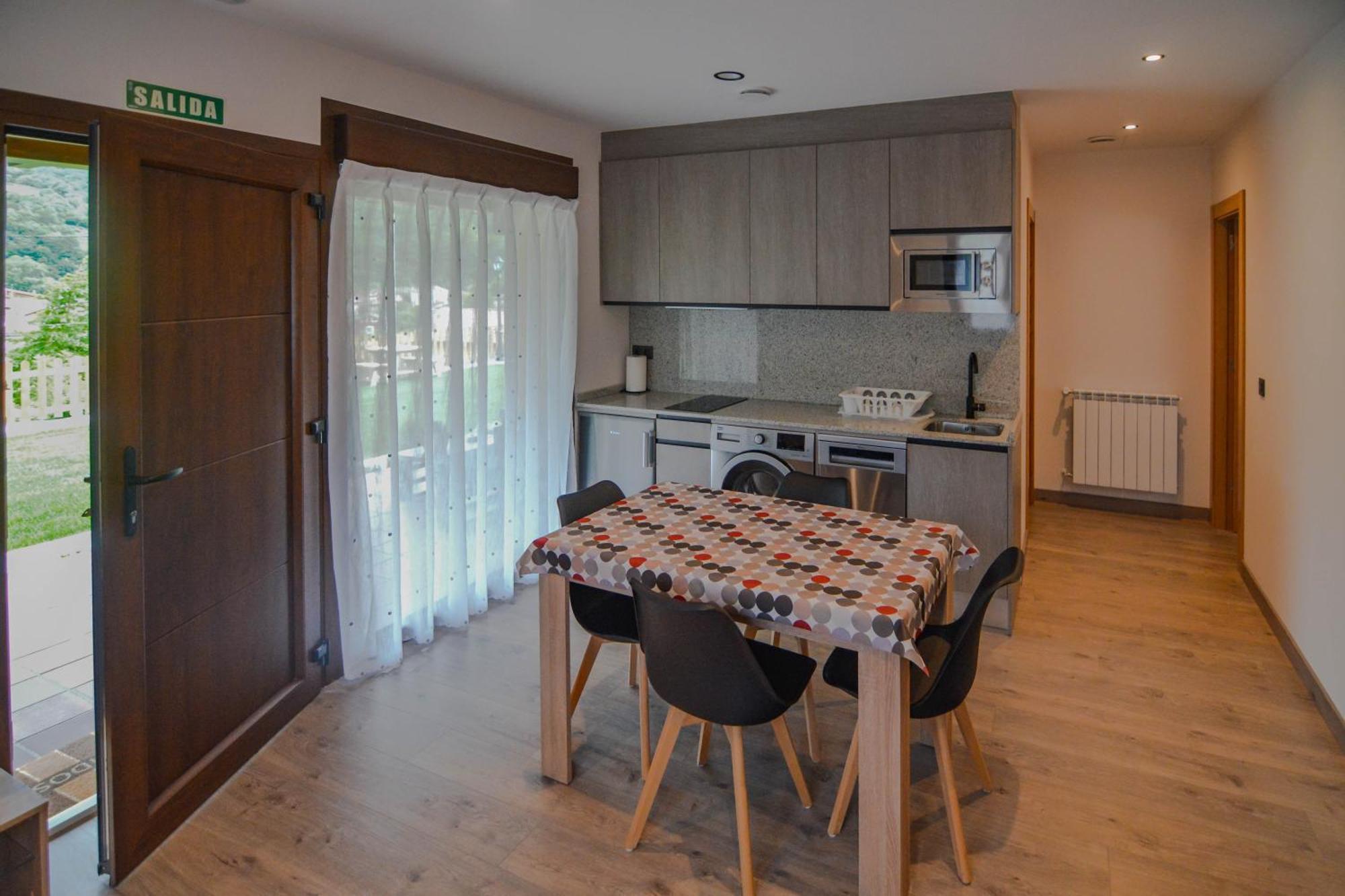 Apartamentos Fuente La Pipa Avin Exterior photo